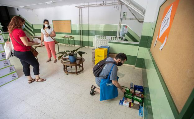 Libros a cambio de un kilo de comida para ayudar al Banco de Alimentos de Granada