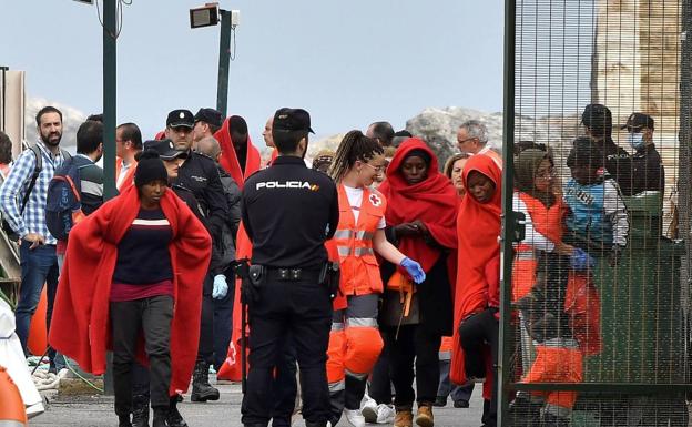 De la Fuente, sobre el inmigrante contagiado y fugado: «No tenía síntomas de Covid»