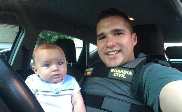 Un guardia civil granadino salva la vida de un bebé de 6 meses que entró en parada cardiorrespiratoria