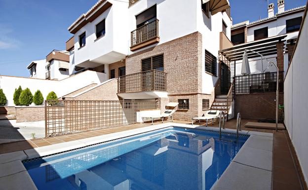 El coronavirus dispara la demanda de casas con jardín y piscina en Granada y el Área Metropolitana