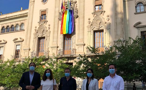Vox pide que se quite la bandera LGTBI del Ayuntamiento de Jaén