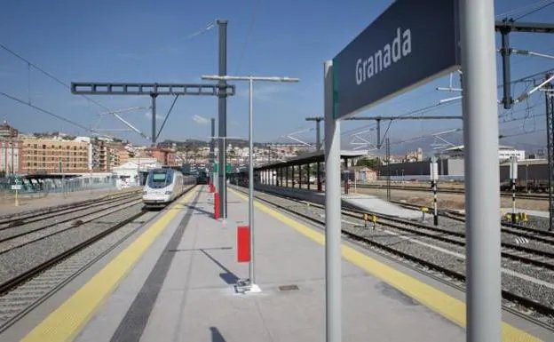 Una avería en el AVE a Madrid deja parado el tren más de dos horas cerca de Loja