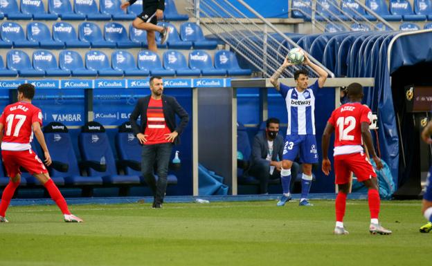 Nueva revolución en el 'once' con Gil Dias de carrilero