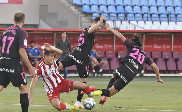 Un gol en el descuento acerca al ascenso directo a la UD Almería