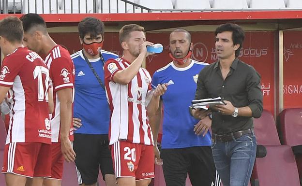 Mario Silva se estrenó en casa con una victoria agónica, haciendo autocrítica del juego del Almería