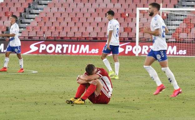 El Almería se autoexpulsa