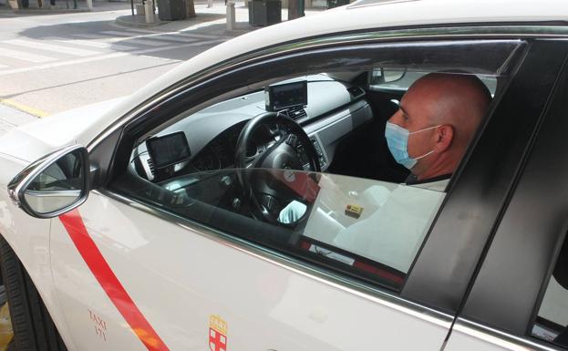 Los taxis aumentan al 66% su flota en las calles de Almería