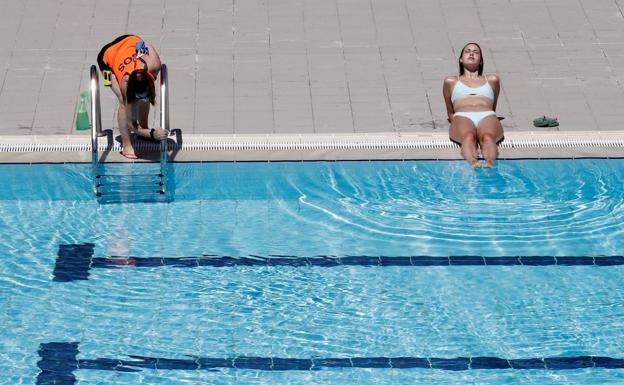 Se oferta vacante de socorrista de piscinas en Vera