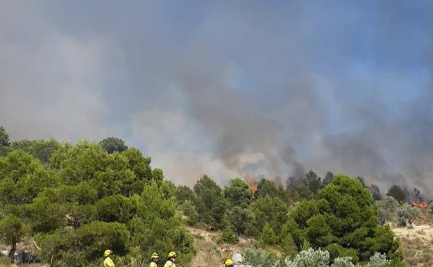 Controlado el incendio de Hinojares pero avisan del alto riesgo de más