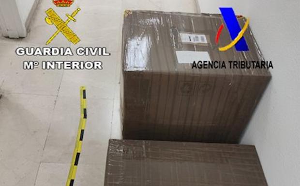 Detenidos dos vecinos de Granada que querían enviar 1,5 kilos de marihuana a Austria desde Sevilla