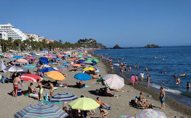 Los chiringuitos confían en que el buen inicio de julio en las playas «no sea un espejismo»