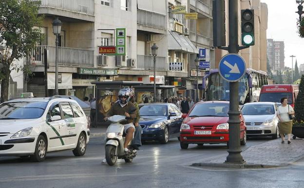 Una década para eliminar los coches contaminantes del Centro de Granada