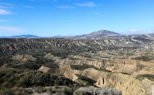 Crean una plataforma para rechazar las torres de alta tensión en el Geoparque de Granada