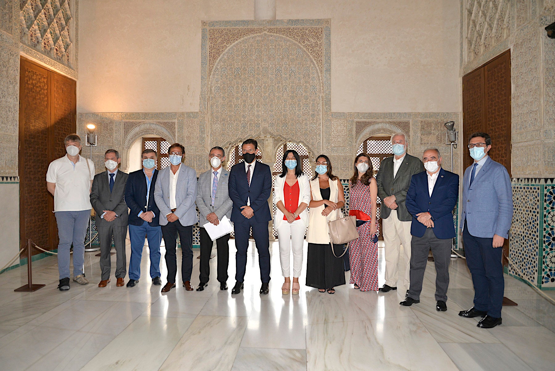 Canto optimista y solidario en el Palacio de Carlos V en la apertura del Festival