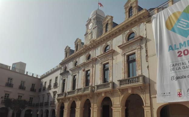 El Ayuntamiento de Almería indemnizará a una mujer que cayó en una acera en mal estado frente a una parroquia