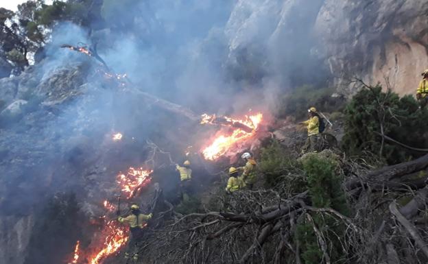 El director de extinción del incendio de Quesada asegura que su evolución es favorable