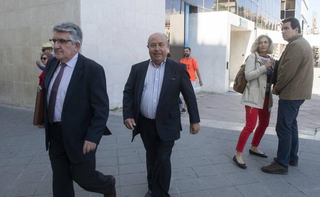 La jueza del 'caso Nazarí' procesa a Torres Hurtado por la pieza del expediente Obispo Hurtado