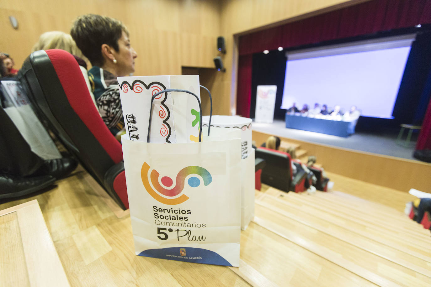 La Diputación de Almería forma 'on line' a 300 cuidadores de personas dependientes