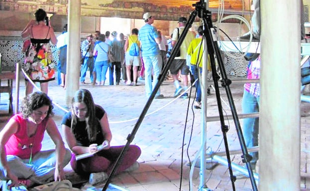 Desarrollan en la UJA una técnica portátil que identifica el origen del lapislázuli en monumentos