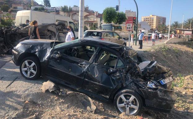 Colisión entre varios vehículos en la entrada de Torrenueva