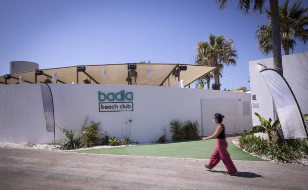 Motril inicia un expediente sancionador contra el chiringuito Badía Club por incumplir la normativa sanitaria de la Covid-19