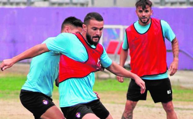 El play off no aparca las críticas de la afición blanca a la gestión del club por sus dirigentes