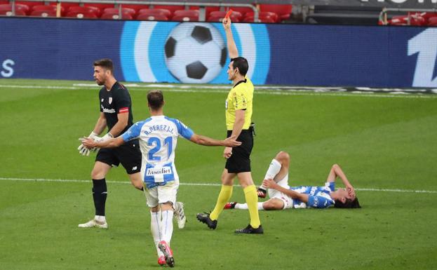 Unai Simón no jugará en Los Cármenes por su roja en San Mamés
