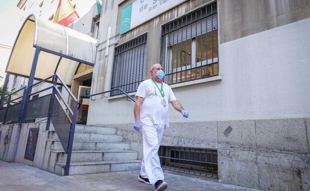 Los centros incorporan 2.850 sanitarios para verano, un 10% más que el año pasado