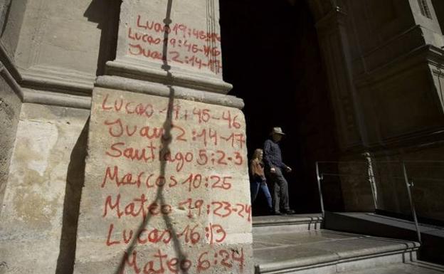 La lacra de las pintadas en monumentos protegidos de Granada