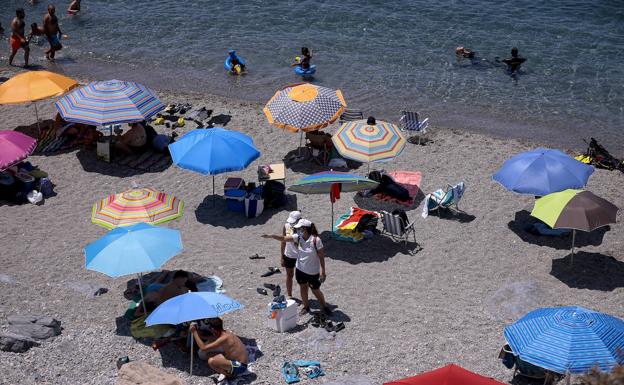 Fin de semana de playas y mascarillas en la Costa