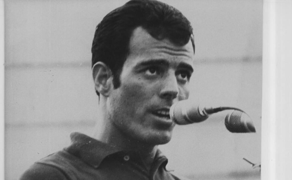 El empujón para que un joven llamado Julio Iglesias saliera a cantar y triunfar