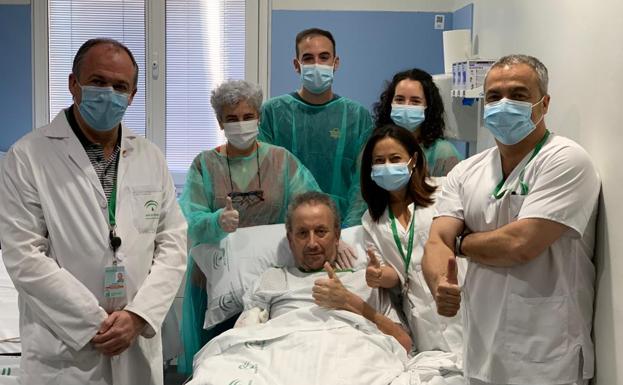 Sale de la UCI el último paciente grave ingresado por la Covid en Granada tras 105 días de hospitalización