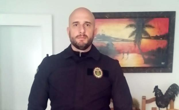 Un agente de la Policía Local de Quesada salva a un adolescente que cayó mientras escalaba