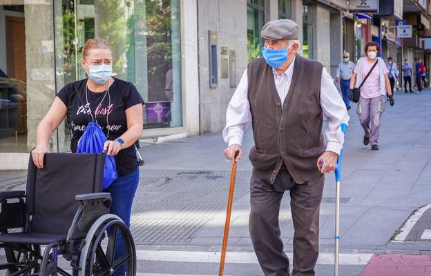 Granada supera otro de sus brotes, en la capital, pero suma 14 positivos