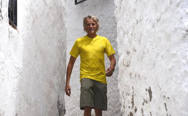 Jesús Calleja, enamorado de Granada rodando 'Volando Voy' en la Alpujarra: «Esto es un paraíso brutal»