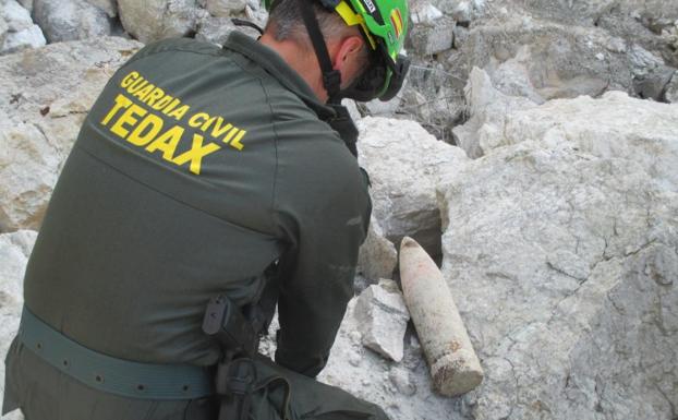 Neutralizado en Santiago de Calatrava un proyectil de artillería de la Guerra Civil