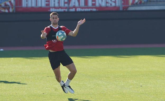 El delantero del Almería Barbero apuesta por un playoff exprés