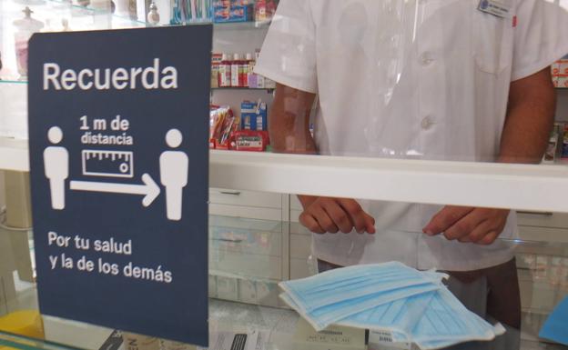 Las farmacias de Almería agotan las mascarillas de la Junta en pocas horas