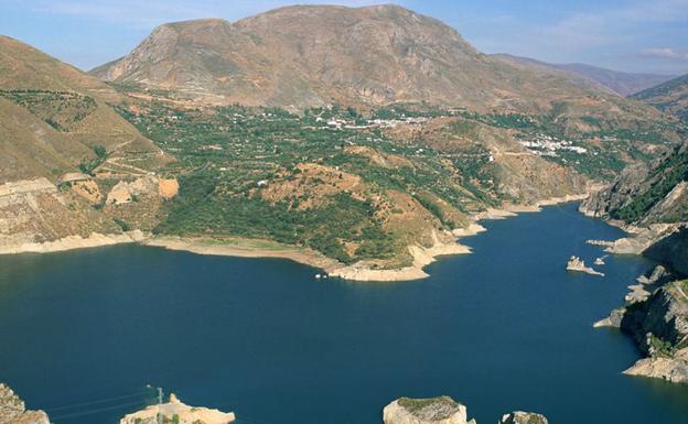 Encuentran a dos montañeros perdidos que han pasado la noche en el monte en Guëjar Sierra