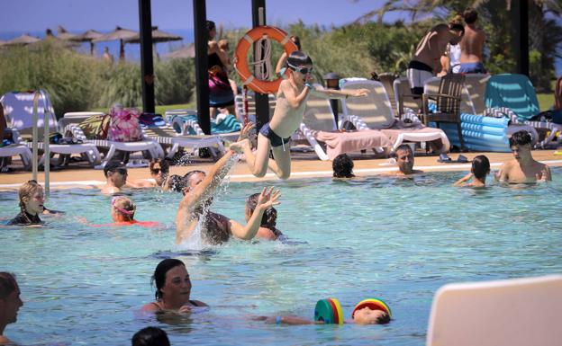 El miedo a los brotes provoca cancelaciones en las reservas de los hoteles de la Costa