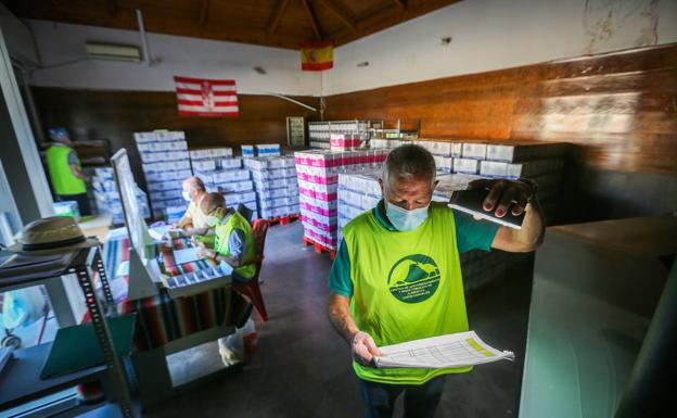 El banco de alimentos del Zaidín, al borde del cierre tras un mes sin luz
