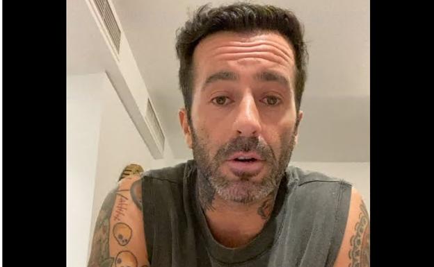 Cierran cautelarmente el chiringuito de Torremolinos donde un artista escupió alcohol al público