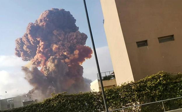 Dos explosiones en el puerto de Beirut dejan decenas de heridos