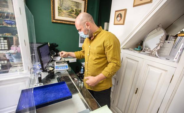 La crisis dispara la venta de oro en Granada tras aumentar su valor un 33% este año