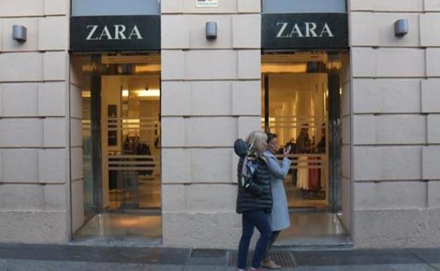 El alcalde de Almería pide a Inditex que se «replantee» el cierre de la tienda Zara del Paseo