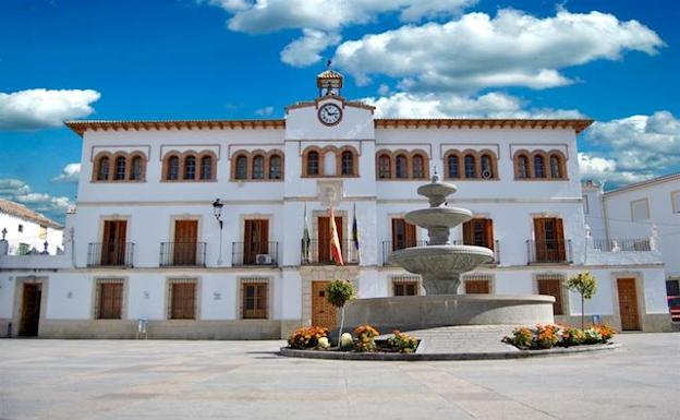 Cierre de puertas del Ayuntamiento de La Guardia por el positivo de un electricista