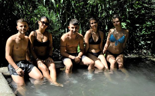 Los Baños de Urquízar de Dúrcal son visitados por muchos agüistas desde la época de los romanos