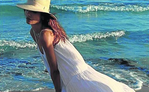 Eugenia Silva, musa de Sorolla con un sencillo vestido blanco