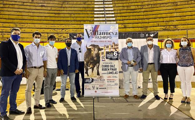 Curro Díaz, Rubén Pinar y Alberto Lamelas, con toros de Victorino en Villanueva del Arzobispo