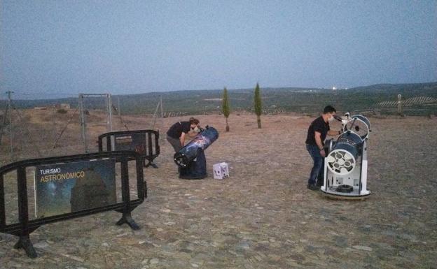 Cerca de ochenta personas pudieron contemplar el cielo estrellado en Cástulo